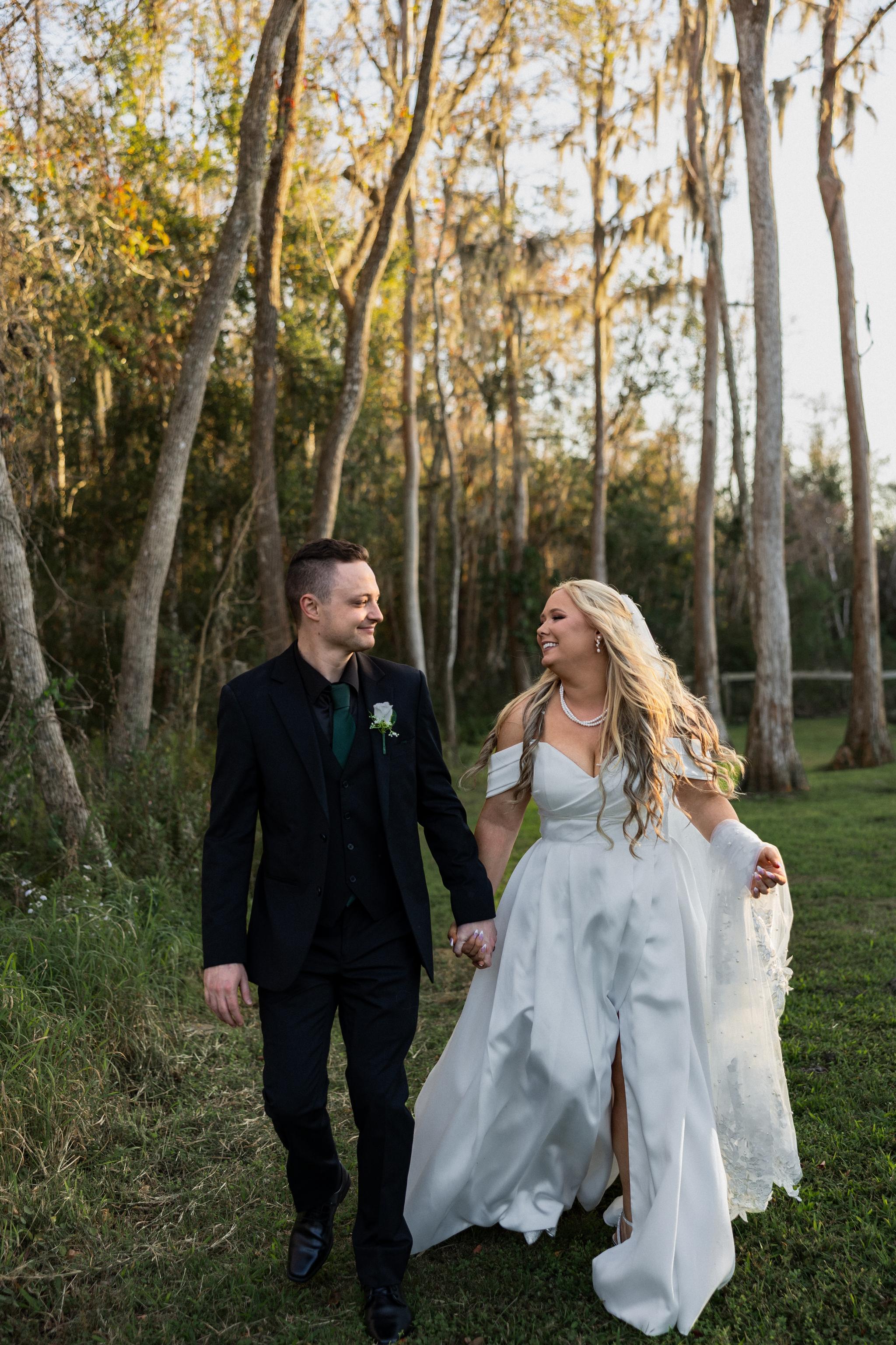 A Glimpse into Mandi & Josh’s Wedding at Soire Estate, Tampa Bay